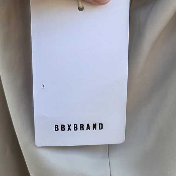 Elegant Cream Midi Dress - Picture 6 of 7